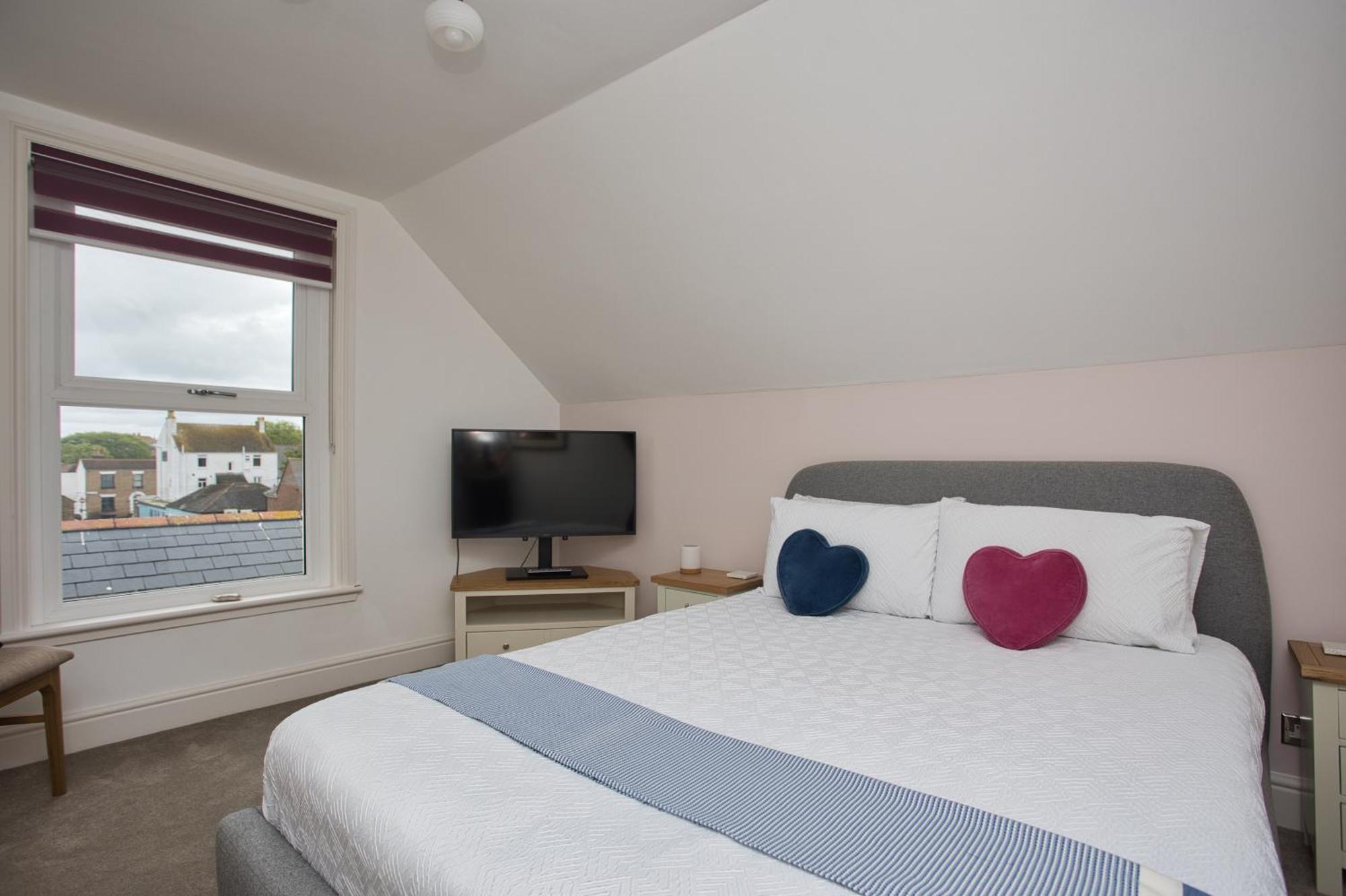 Spacious Seaside Escape In The Heart Of Deal, 4 Mins From The Beach Εξωτερικό φωτογραφία