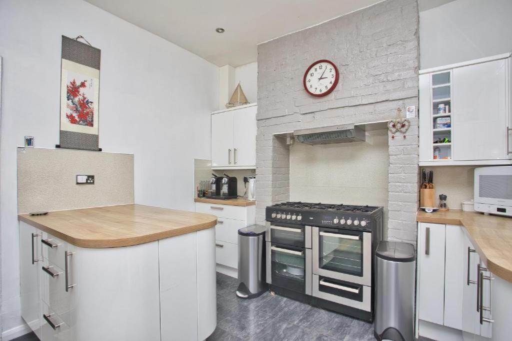 Spacious Seaside Escape In The Heart Of Deal, 4 Mins From The Beach Εξωτερικό φωτογραφία
